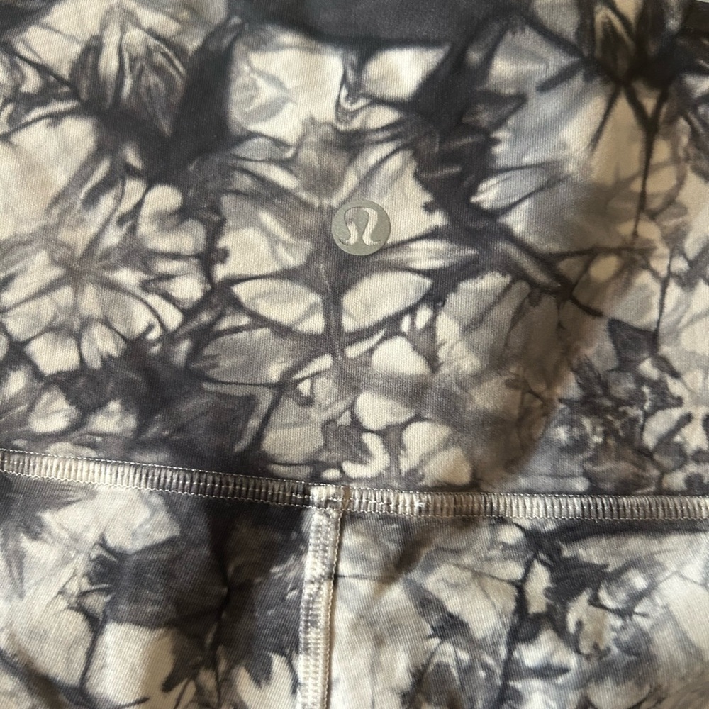 Lululemon Athletica Monochrome Tie-Dye Capris - Picture 4 of 9